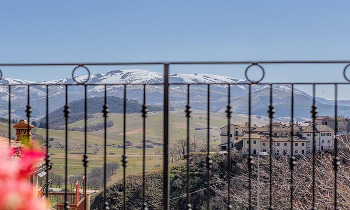 Annifo House | Nonna Isa's house in the middle of the countryside and close to art in Umbria.