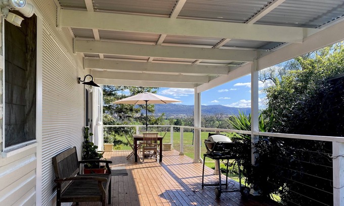 Scone Cottage | Noogee Cottage (overnight horse accommodation)