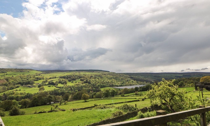 Hoylandswaine Cottage | NOOK FARM HOLIDAY COTTAGE, family friendly in Stocksbridge