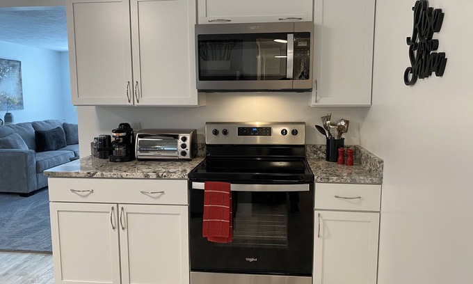 Norfolk Condo | Norfolk luxury 2 bedroom upscale area by hospital