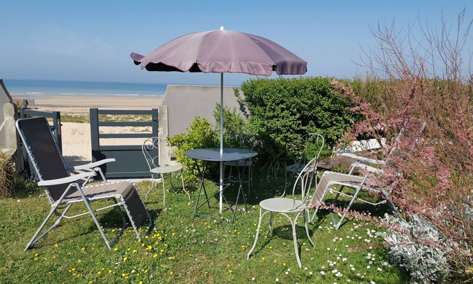 Hermanville-sur-Mer Apartment | Normandy Waterfront, fantastic view, direct access to the beach Appt 3 bedrooms for 6