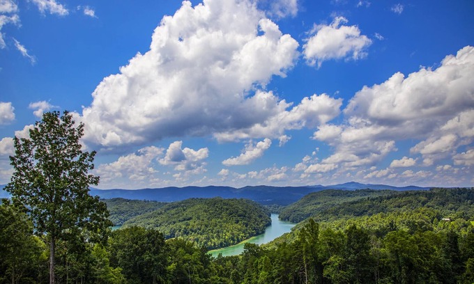 Big Creek House | Norris Lake Barn Loft Apt 1 Lakeview's & 1 mi Access to public boat ramp
