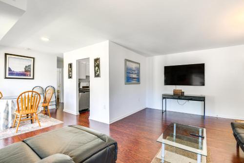 North Bethesda Apartment | North Bethesda Apartment with Community Pool!