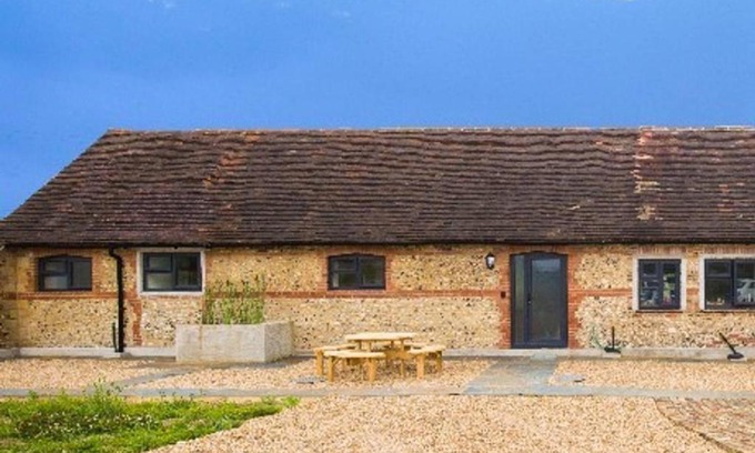 Staplefield Bed & Breakfast | North cottage · Country retreat in the heart of Sussex -Twineham