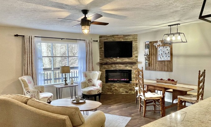 Crouch Crossroad Apartment | North Johnson City Duplex~ Sweet Seclusion~ In The Heart Of The Tri-Cities