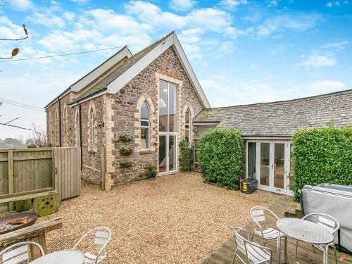 Worlington House | North Lake Chapel
