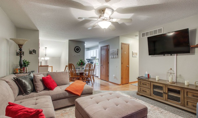 North Liberty House | North Liberty ‘Carver Townhouse:’ 8 Mi to U of I!