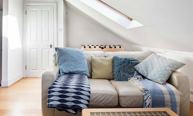 East Finchley House | North London Fabulous Loft Apartment + Roof Terrace 5 mins Underground station