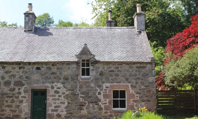 Alford Cottage | NORTH MAINS COTTAGE - CRAIGIEVAR CASTLE in Alford, Aberdeenshire