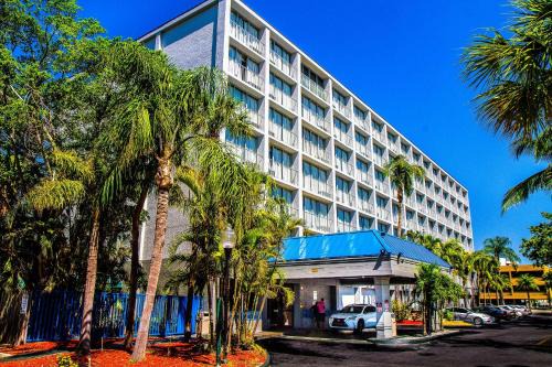 Golden Glades Hotel | North Miami Beach Gardens Inn & Suites