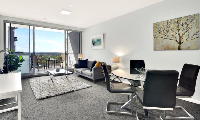 North Sydney Apartment | North Sydney Large Two Bedroom MIL2302