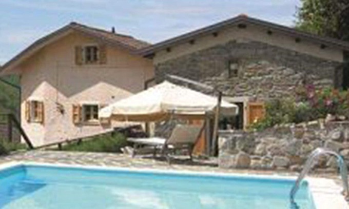 Comano House | North Tuscany private hill-side house with private pool