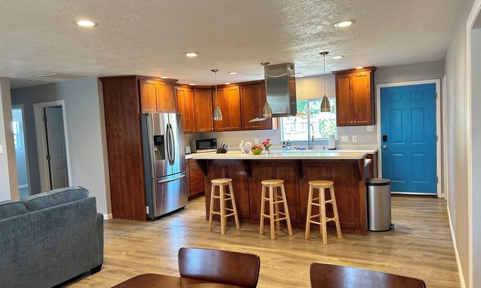 Alamedan Valley House | North Valley Garden Bungalow 2 bed/2bath-quiet yet central