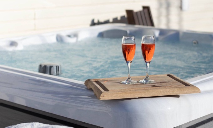 Seacow Pond Cottage | Northcape Bunkhouse Rentals + Hot tub/Beach