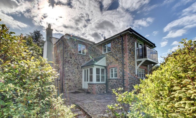 Burrington House | Northcote Lodge - Three Bedroom House, Sleeps 6