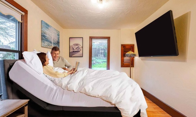 West End House | Northend Charmer! Private room, private bathroom in Tacoma’s beautiful NE.