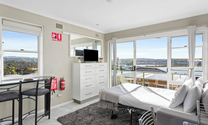 Dee Why Apartment | Northern Beaches Surfers Sanctuary Studio