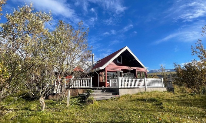Rangarþing ytra House | Northern Lights Cabin. Quiet location next to the river. Sublime Mountain views