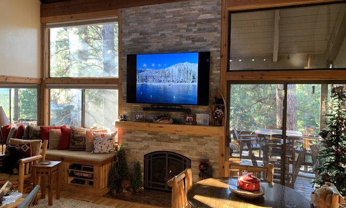 Truckee Condo | Northstar, come this weekend! Mountain charm and luxury, by shuttle, sleeps 6