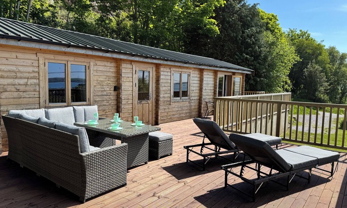 Mynytho Cottage | NORTHWOOD LODGE, pet friendly, country holiday cottage in Llanbedrog