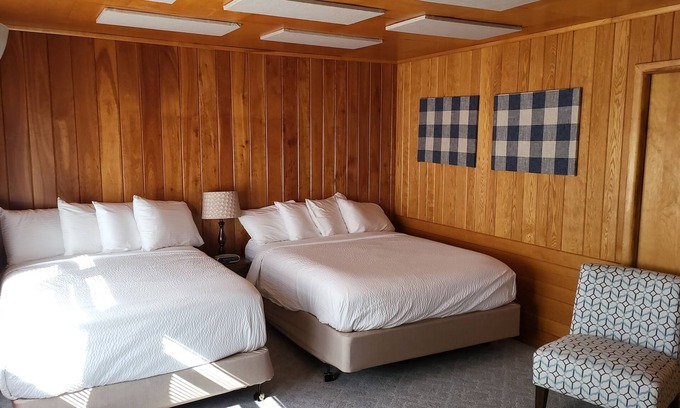 Long Lake Apartment | Northwoods Lodge Hotel Room 2