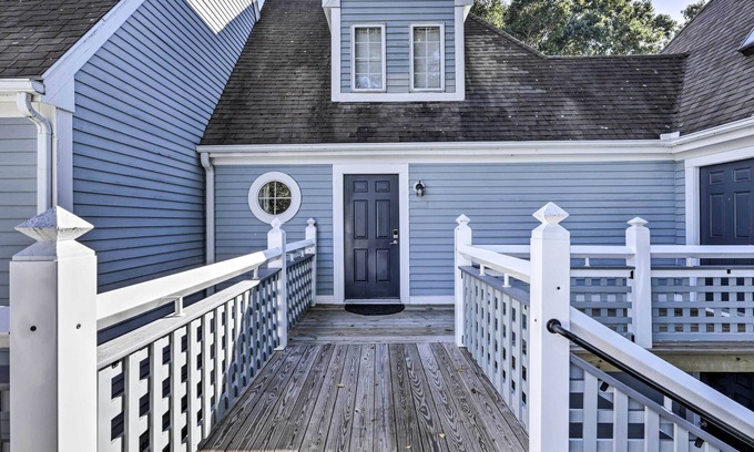 Norwich Apartment | Norwich 'The Villas': Near Mohegan Sun Casino