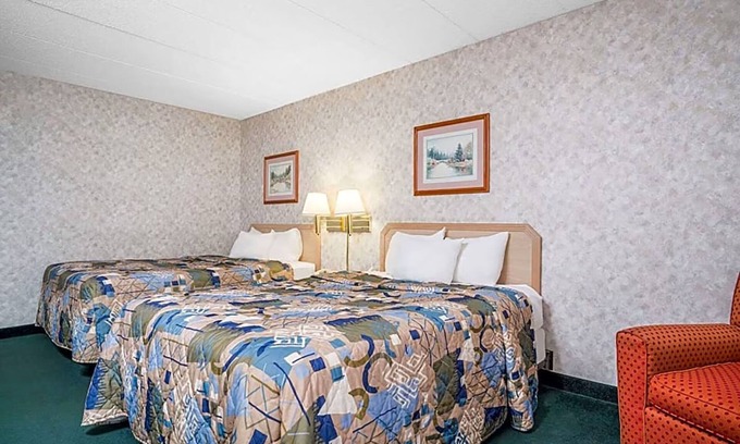 La Crosse Hotel | Norwood Inn and Suites Lacrosse - Standard 2 Queen Bed Non Smoking