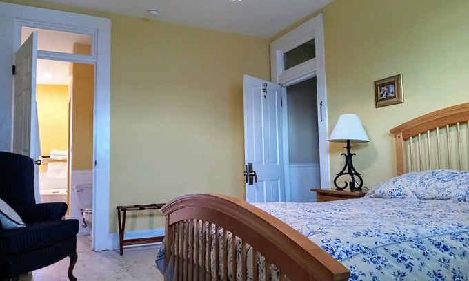 Cowan House | Nostalgic en suite room in historic railroad inn and town