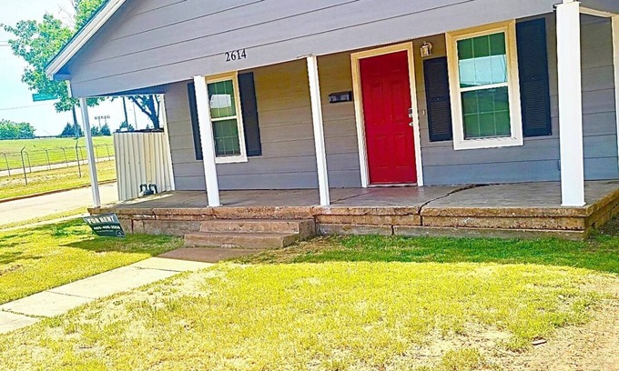 Wichita Falls House | Nostalgic Getaway