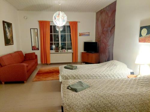 Varkaus Apartment | Nostalgista majoittumista Taiteilijatalo Taideniityn Auringossa tai Niityssä