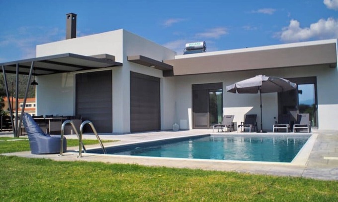 Gefira Mpania Villa | Nostos Luxury Villas in Nafpaktos with private pool & sauna - Villa Calypso
