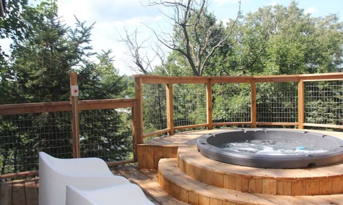 Lansdowne Cabin | nPerfect Getaway with your own private Hottub- Bella Vistan