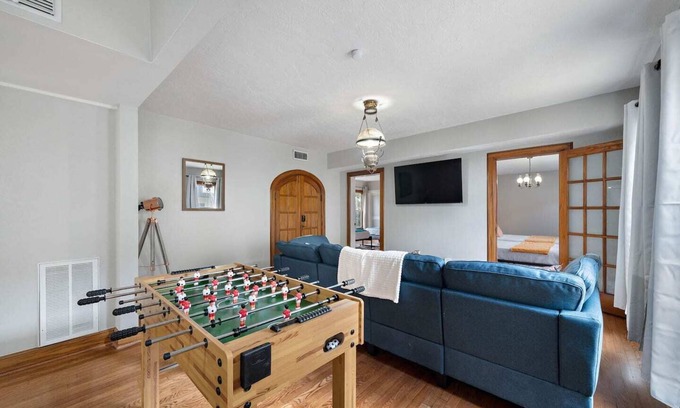 MacGregor Apartment | Nr Med Center, Museum | WiFi Games | BBQ Fire Pit