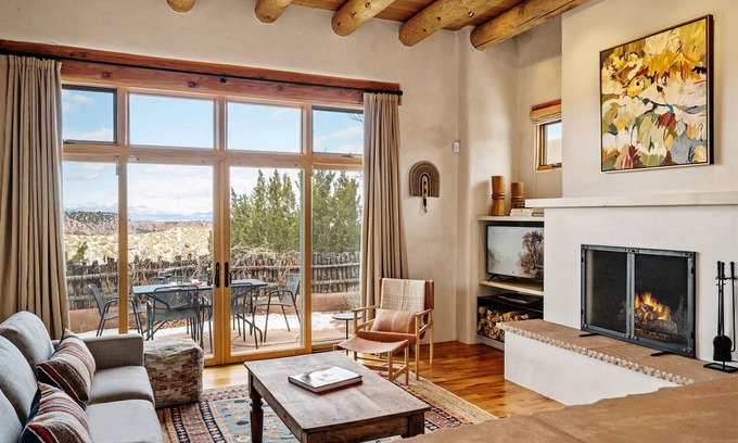 Tesuque House | Nuevo Dia - Expansive views, Community Pool