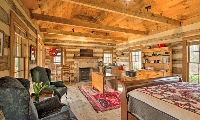 Free Union House | Numerous On-Site Trails Earlysville Wooded Cabin