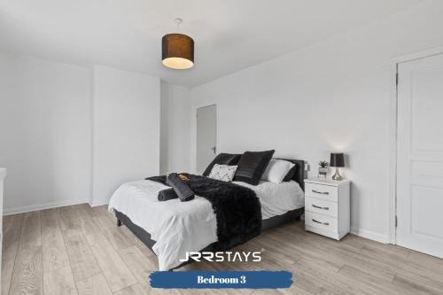 Nuneaton House | Nuneaton - Ideal 3 Bedroom, Wi-fi Parking, Sleeps 6 - JRR Stays