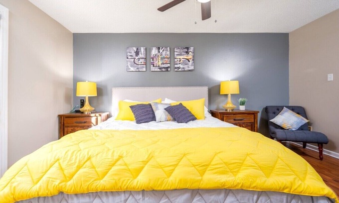 Pineville Apartment | Nurse Ready Wifi Smart TV Kitchen Pets W/D