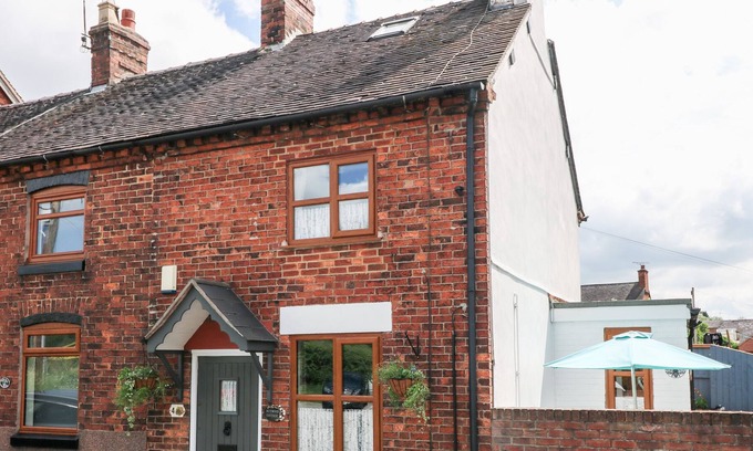 Tean Cottage | NUTWOOD COTTAGE, pet friendly, character holiday cottage in Tean