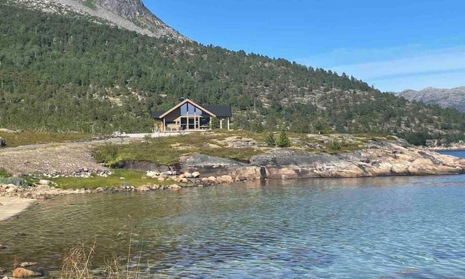 Lødingen Villa | Ny hytte med sjøen. Fantastisk utsikt. Lofoten