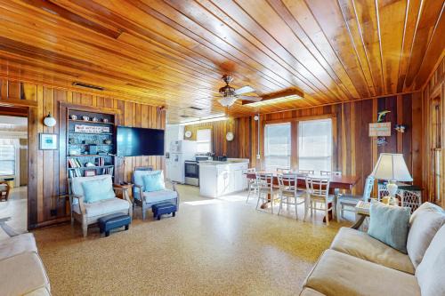 Bahama Beach House | O'Grady's Full Sunset