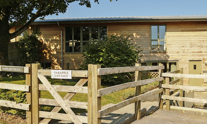 Teigngrace Cottage | OAK APPLE, pet friendly, country holiday cottage in Newton Abbot