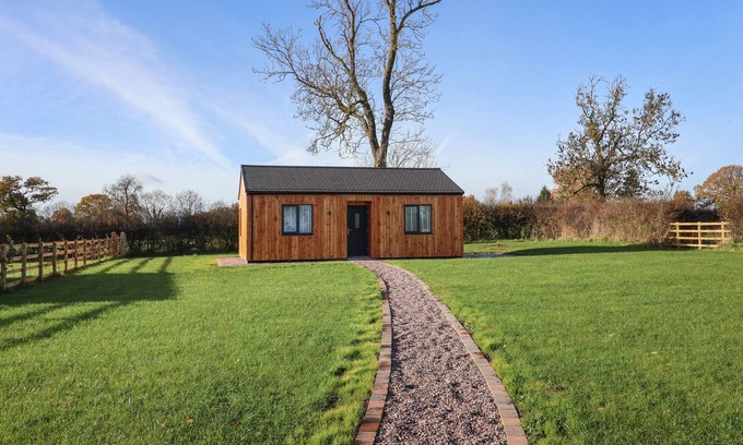 Radbourne Cabin | OAK LODGE, pet friendly, with a garden in Etwall