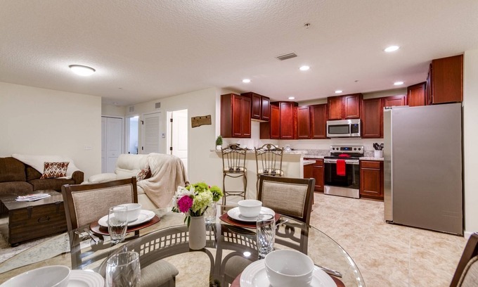 Green Cove Springs Apartment | Oak Street #13 |Monthly Rates |Walkable |Small Dogs Ok |Seasonal Pool |Near St Johns River & Pier
