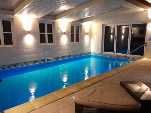 Broadwoodkelly Apartment | Oak View, rural home in Devon with Indoor Pool