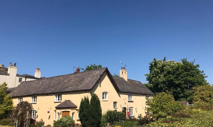 Oakenholt Bed & Breakfast | Oakenholt Farm Bed and Breakfast
