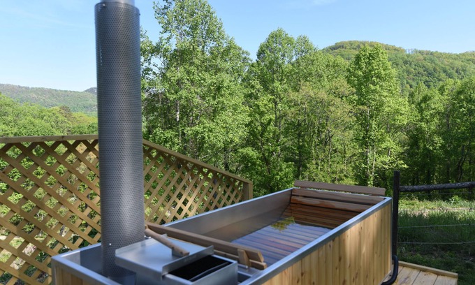 Hendersonville Cottage | Oakhaven: Mountain Escape with Wood Burning Hot Tub!