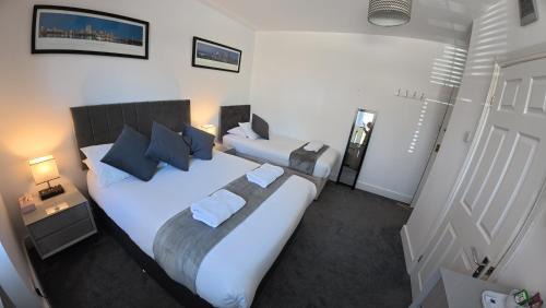 Gatwick Bed & Breakfast | Oakhurst Gatwick B&B & bookable Holiday parking deals