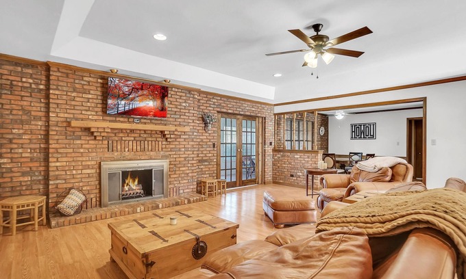 Vernon House | Oaklawn Retreat -4BR -Sleeps 10