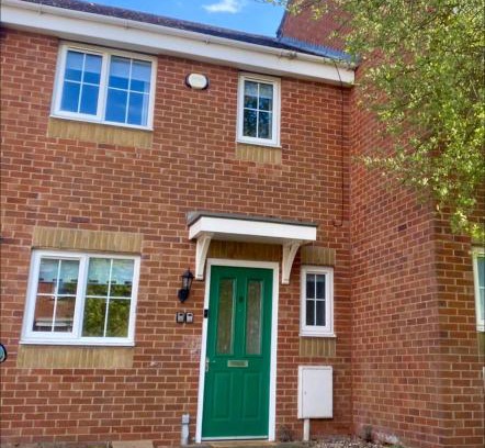 Corby House | Oakley Vale House and Garden! Free Private Parking, TV, Fully Equipped