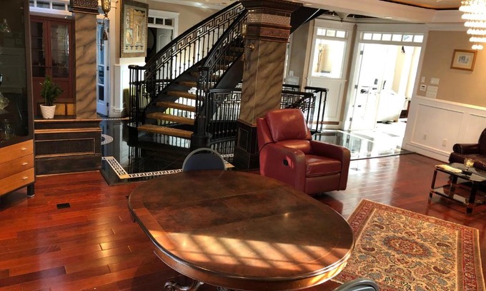 South Cambie House | Oakridge Luxury Homestay